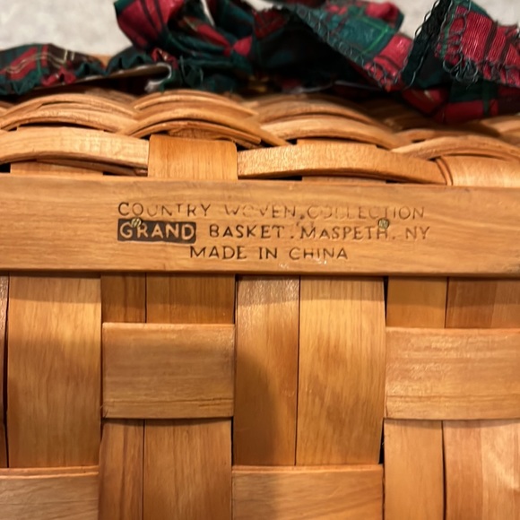 Country Woven Collection GRAND Basket with Removable Christmas Plaid Liners - Picture 6 of 12